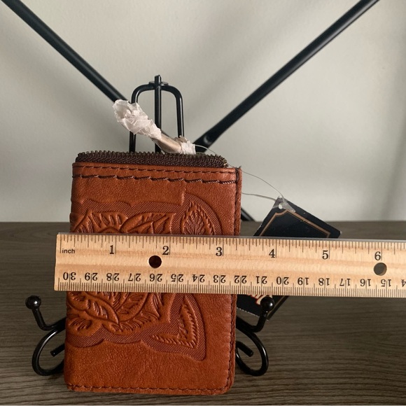 Lucky Brand Jeans Embossed Leather Zip ID Wallet Blue & Red Floral Inside NWT - Picture 11 of 12